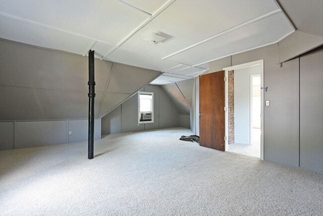 Building Photo - 1621 Laurel Ave