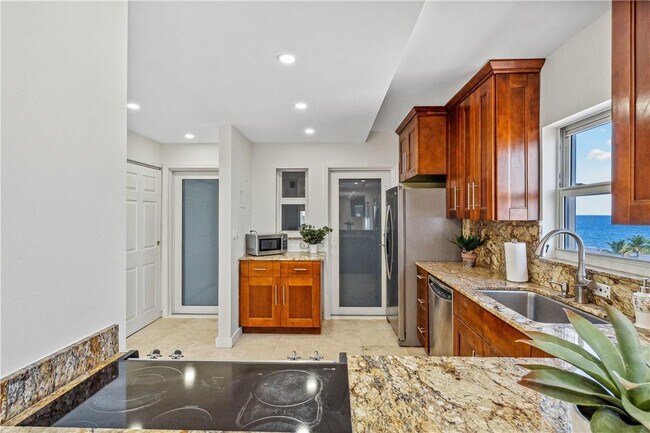 Building Photo - 320 S Surf Rd