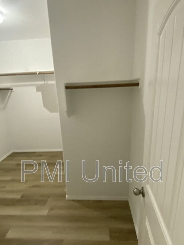 Building Photo - 9145 Blackstone Dr
