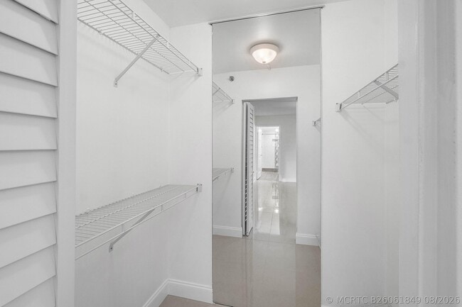 Building Photo - 7290 Kinghurst Dr