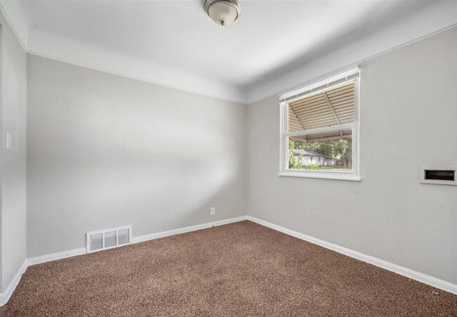 Building Photo - 4672 Hillside Ave