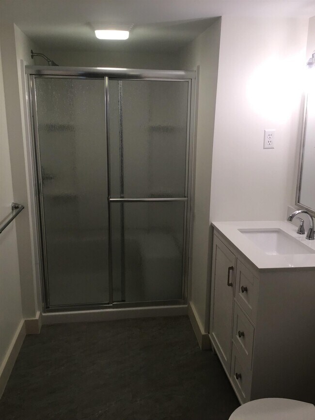 Building Photo - 132 Pine St