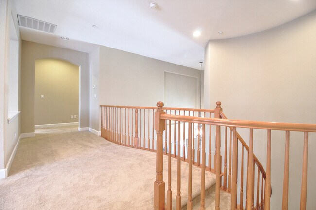 Building Photo - Beautiful 5BD/5BA Livermore Home with Huge Bonus Room and Full Downstairs Bedroom Suite!