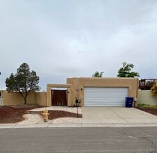 Building Photo - 1 week free! 2 Bedroom w/ fireplace, gated entrance for privacy and 2 CG