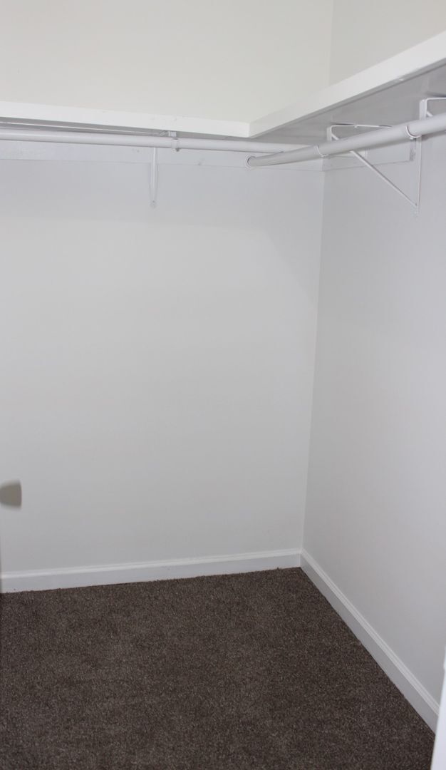 Building Photo - Lake Rim area