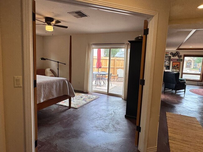 Building Photo - Stylish One-Story FULLY FURNISHED 3Bed, 2B...