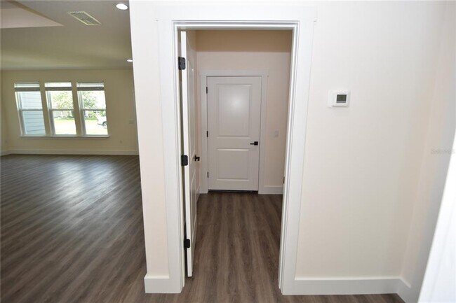 Building Photo - 100 White Hall Dr