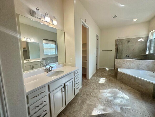 Building Photo - 911 Copper Lake Rd