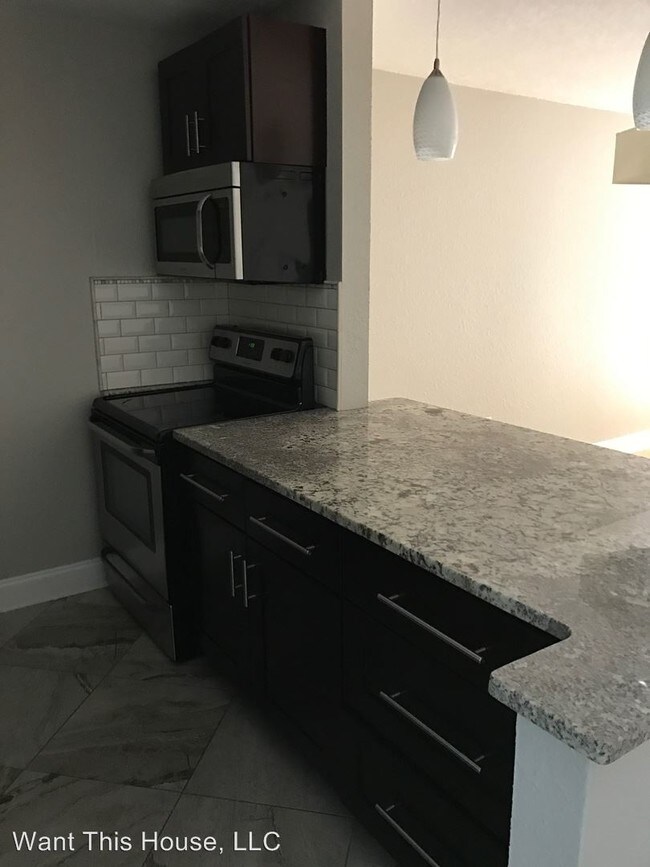 Building Photo - 3909 W Cleveland St