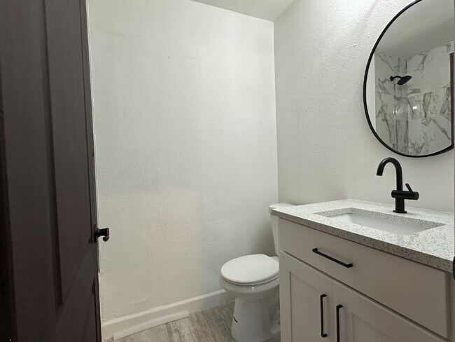 Building Photo - "Charming 2-Bed, 2-Bath North Port Retreat"
