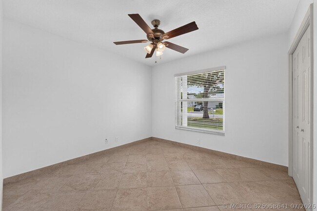 Building Photo - 905 NW 133rd Ave