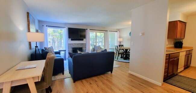 Building Photo - Off-Season Rental 2 Bedroom, 2 Bathroom Condo at Hilltop Condos