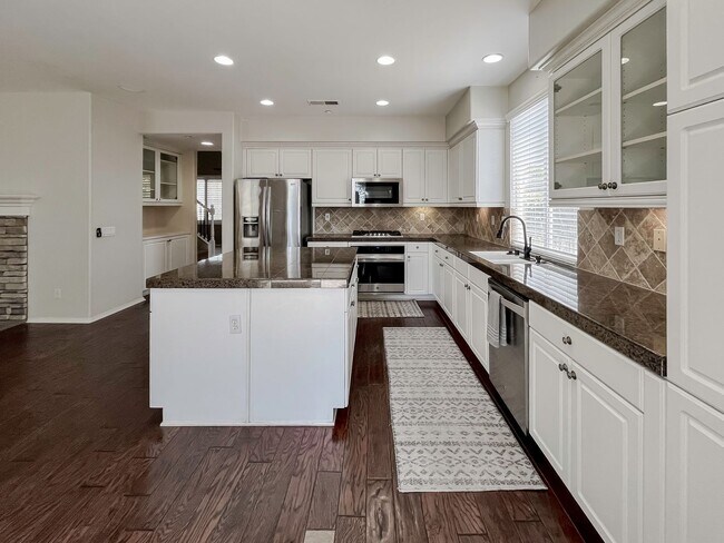 Building Photo - MUST SEE! Beautiful 3 bedroom + Loft + Office Space (or convert to 4th bedroom) + Large Backyard ...