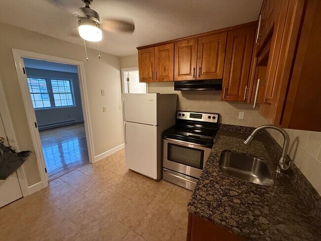 Building Photo - 7 Cottage St