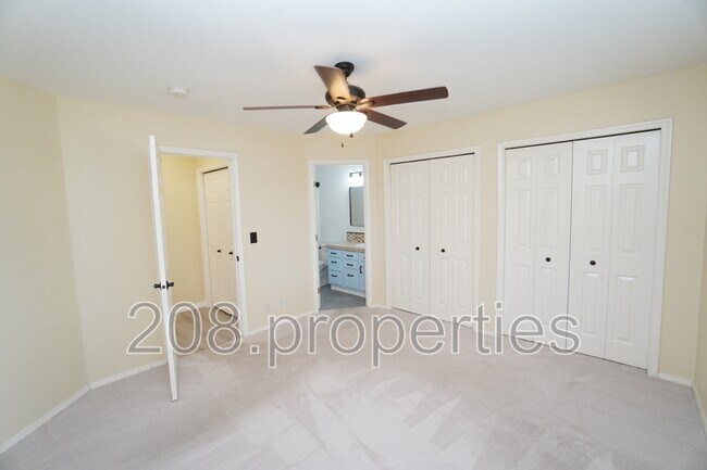 Building Photo - 5903 S Snowdrop Pl