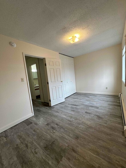 Building Photo - 1512 1st St E