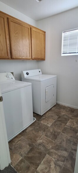 Building Photo - 5926 Silver Trace Ct