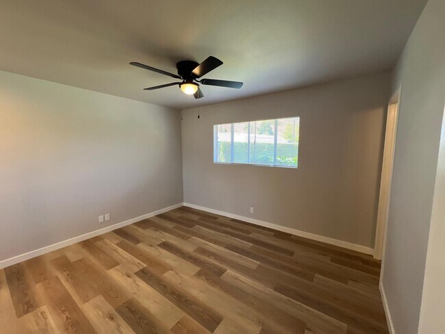 Building Photo - 160 Sands Pl
