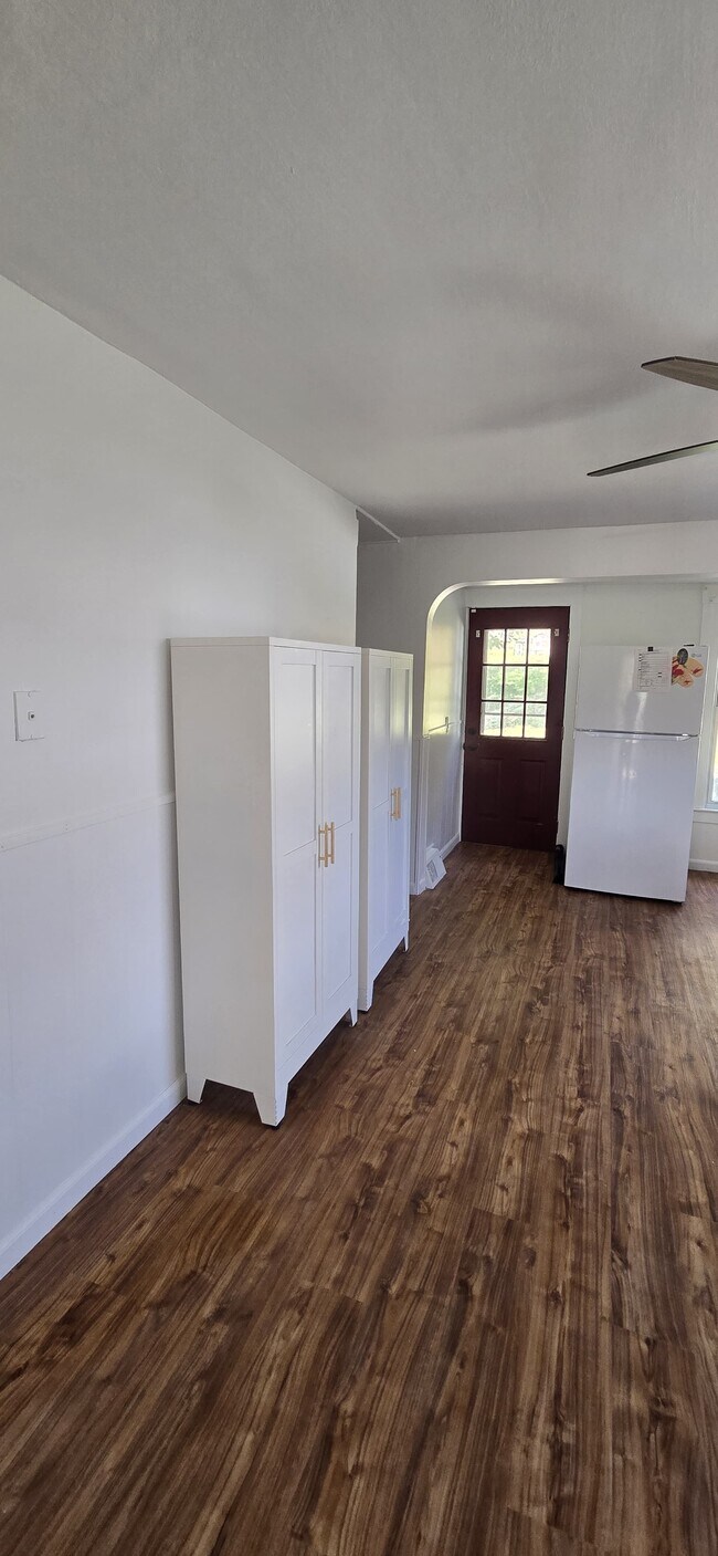 Building Photo - 214 N State St