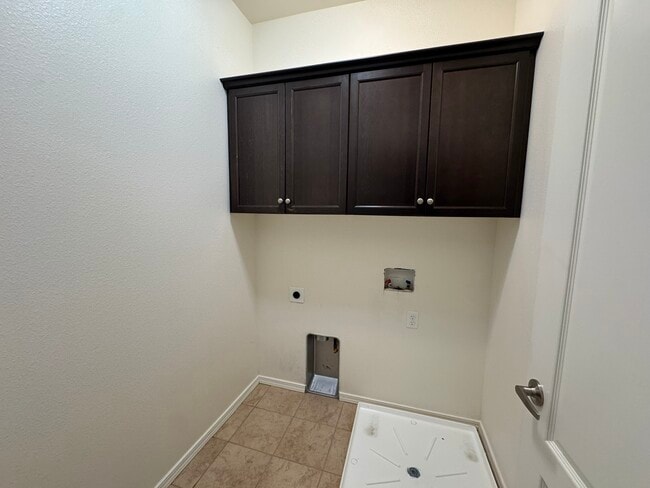 Building Photo - 4060 Trenton Ave