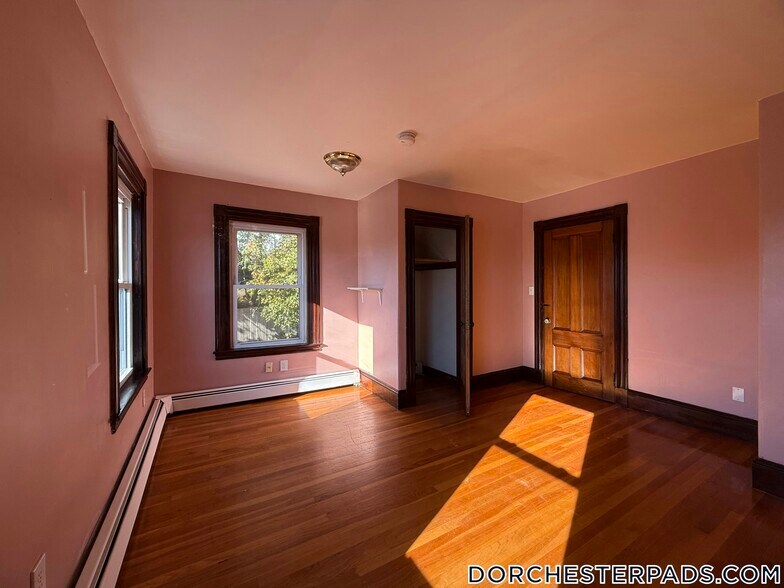 Building Photo - 547 Talbot Ave