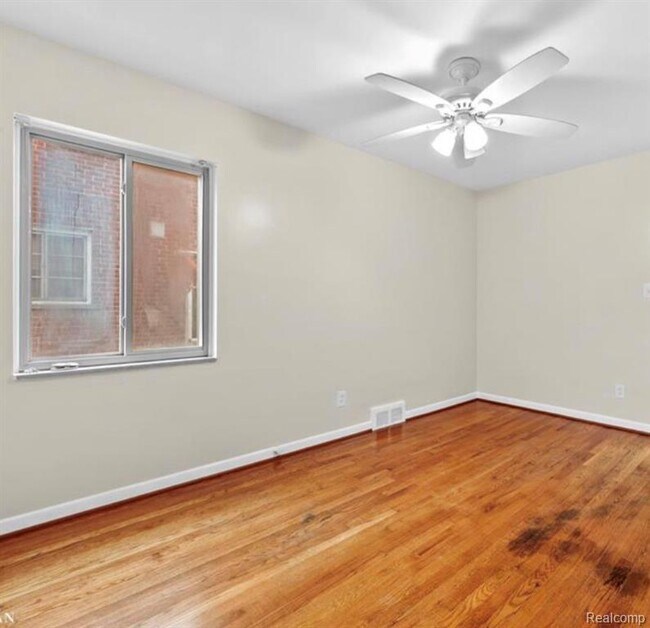 Building Photo - 1790 Kenmore Dr