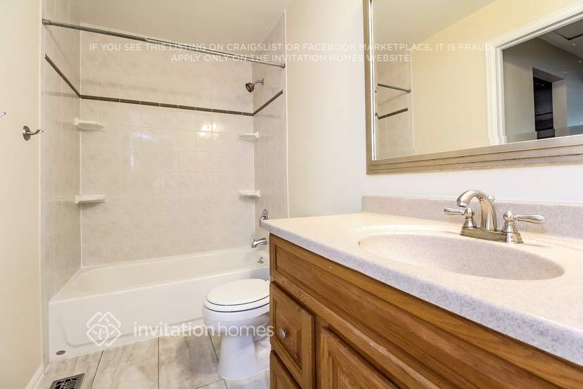 Building Photo - 5325 W 115th Pl