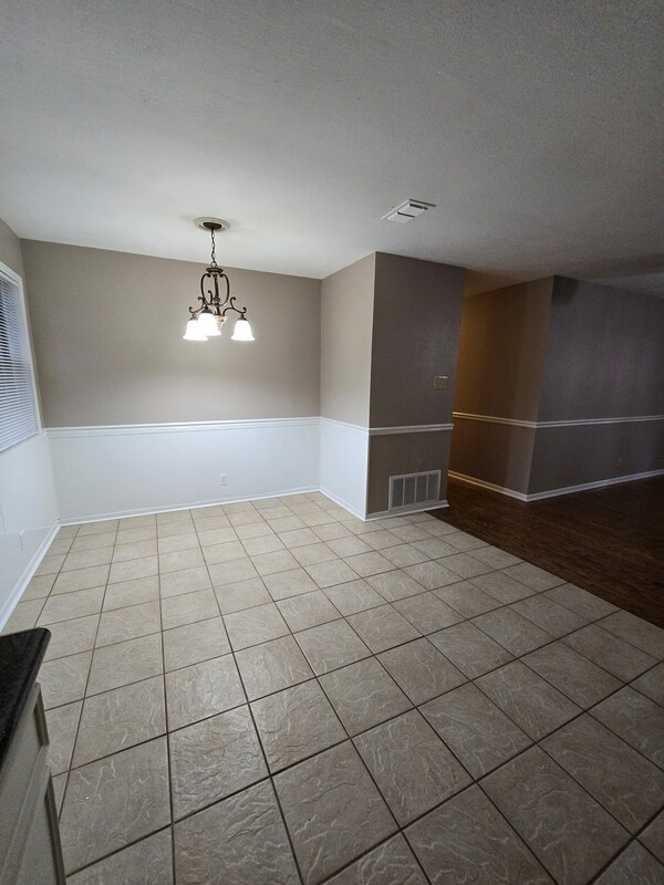 Building Photo - 505 E Acker Tap St