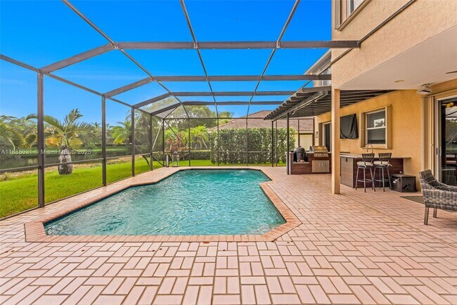 Building Photo - 420 Montclaire Dr