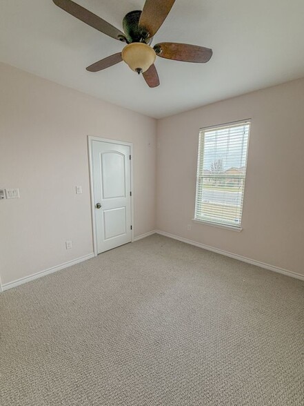 Building Photo - 300 Western Sky Trail