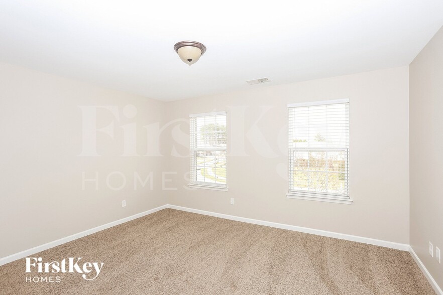 Building Photo - 2250 Laurens Dr