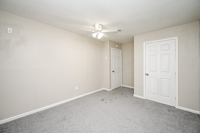 Building Photo - 7221 S Hall St