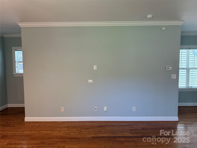 Building Photo - 311 Woodvale Pl