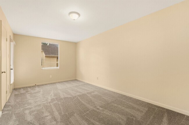 Building Photo - 10125 Valley Forge Dr
