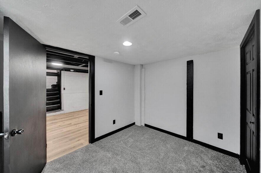 Building Photo - 705 New Hampshire St