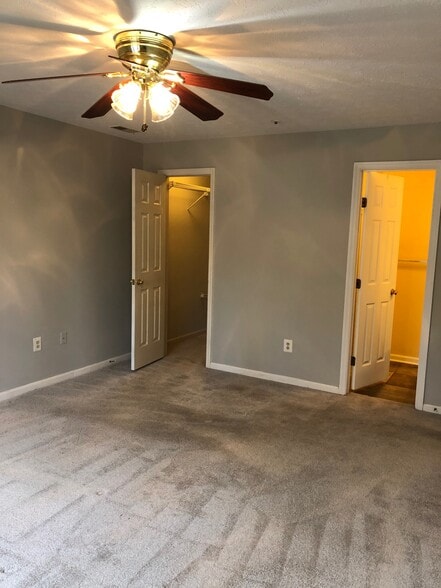 primary bedroom/ walk in closet/ primary bathroom - 1006 Markham Ct