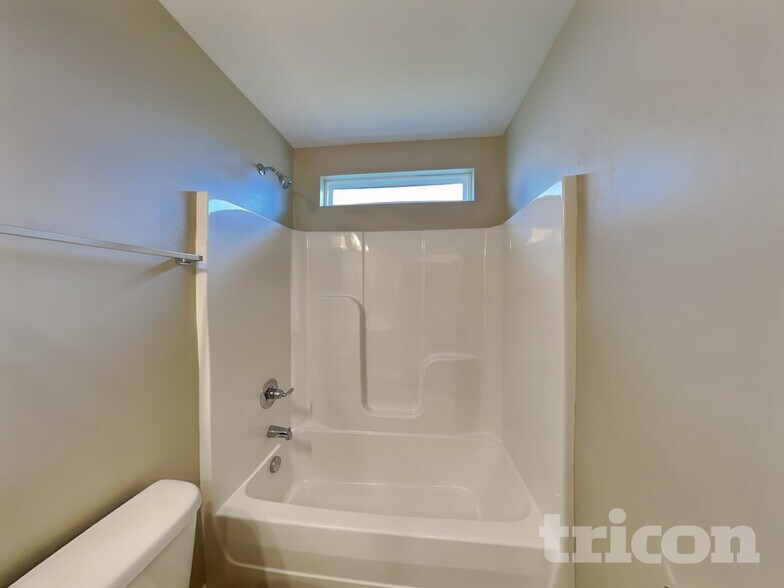 Building Photo - 1021 Laurelwood Dr