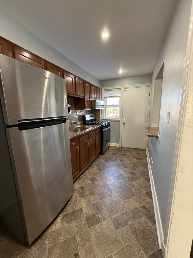 Building Photo - 613 S Beechfield Ave