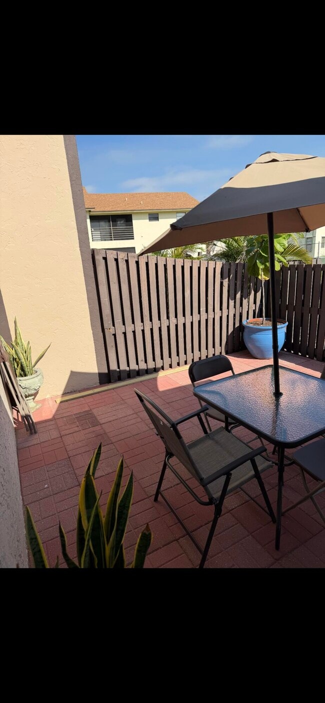 Building Photo - 2110 Sherwood Forest Blvd