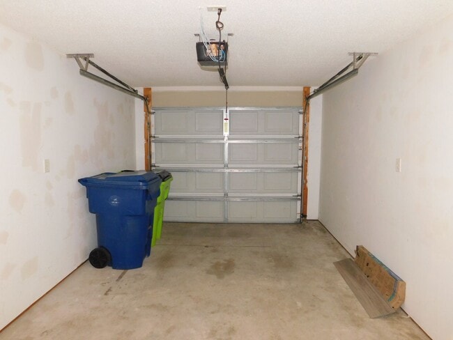 Building Photo - Charming Duplex in Havelock