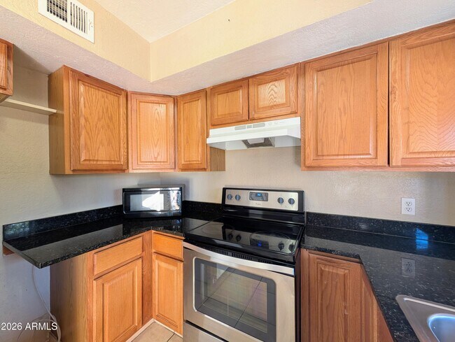 Building Photo - 9228 N 7th Ave