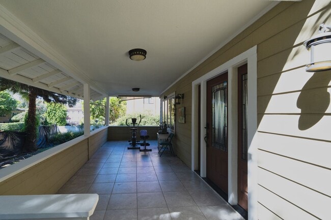 Building Photo - 6407 Dix St