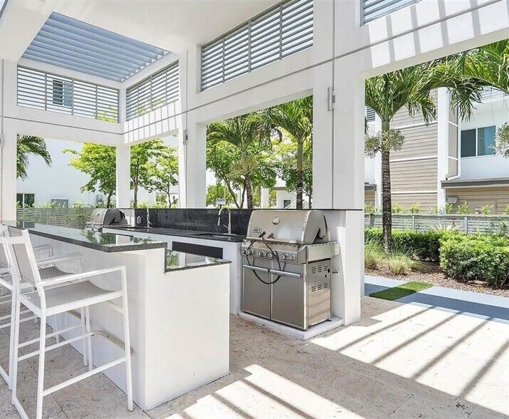 Building Photo - 6611 NW 102nd Path