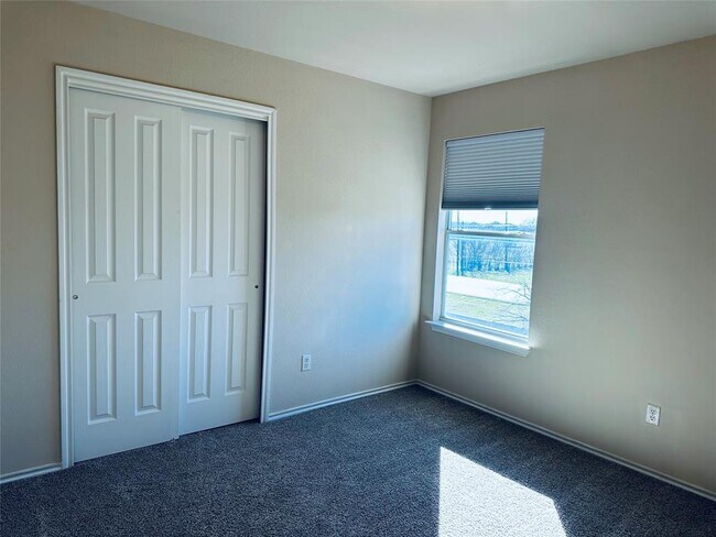 Building Photo - 1328 Kenneys Way