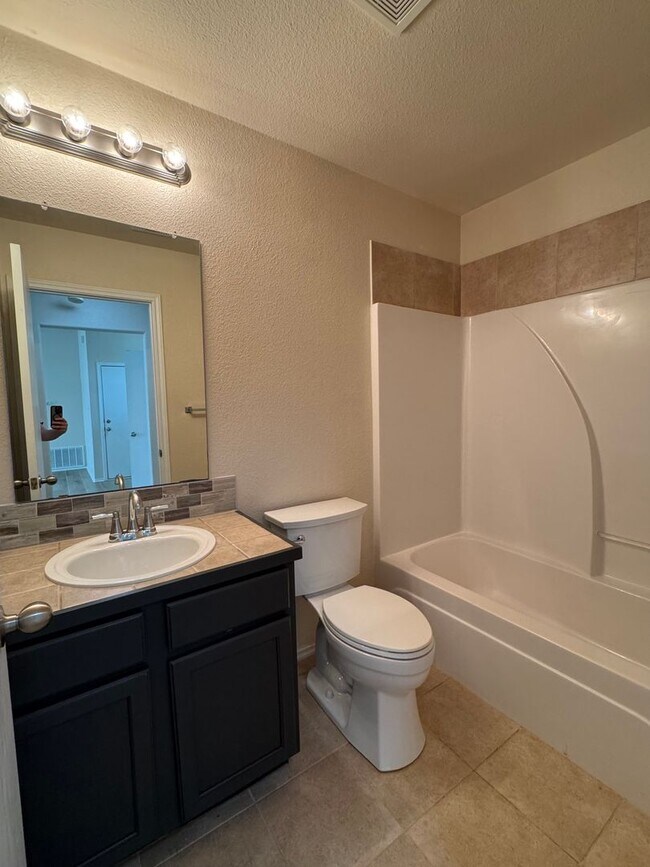 Building Photo - 400 Blue Shale Dr