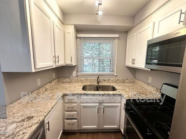 Building Photo - 4808 Blue Bird Ct