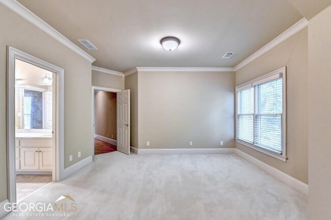 Building Photo - 8920 Doral Dr