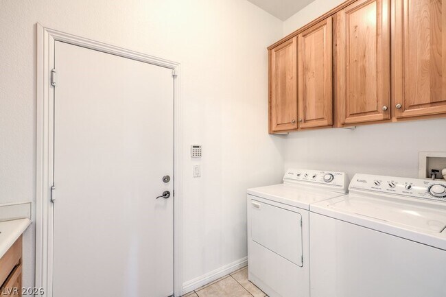 Building Photo - 1393 Romanesca Dr