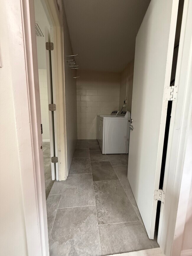 Building Photo - GI House