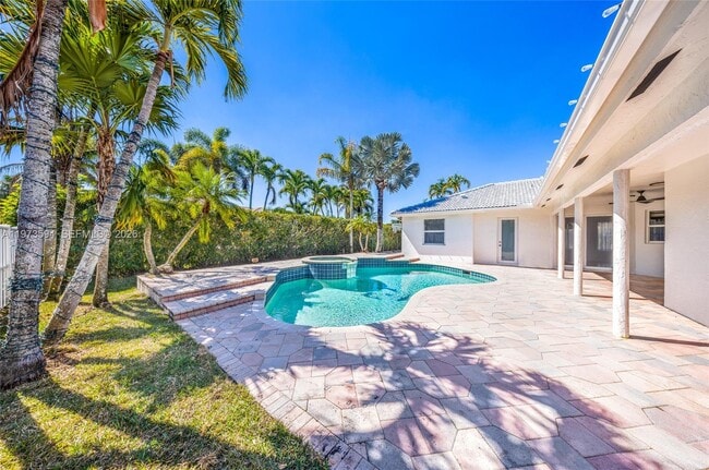 Building Photo - 13264 Lakeside Terrace